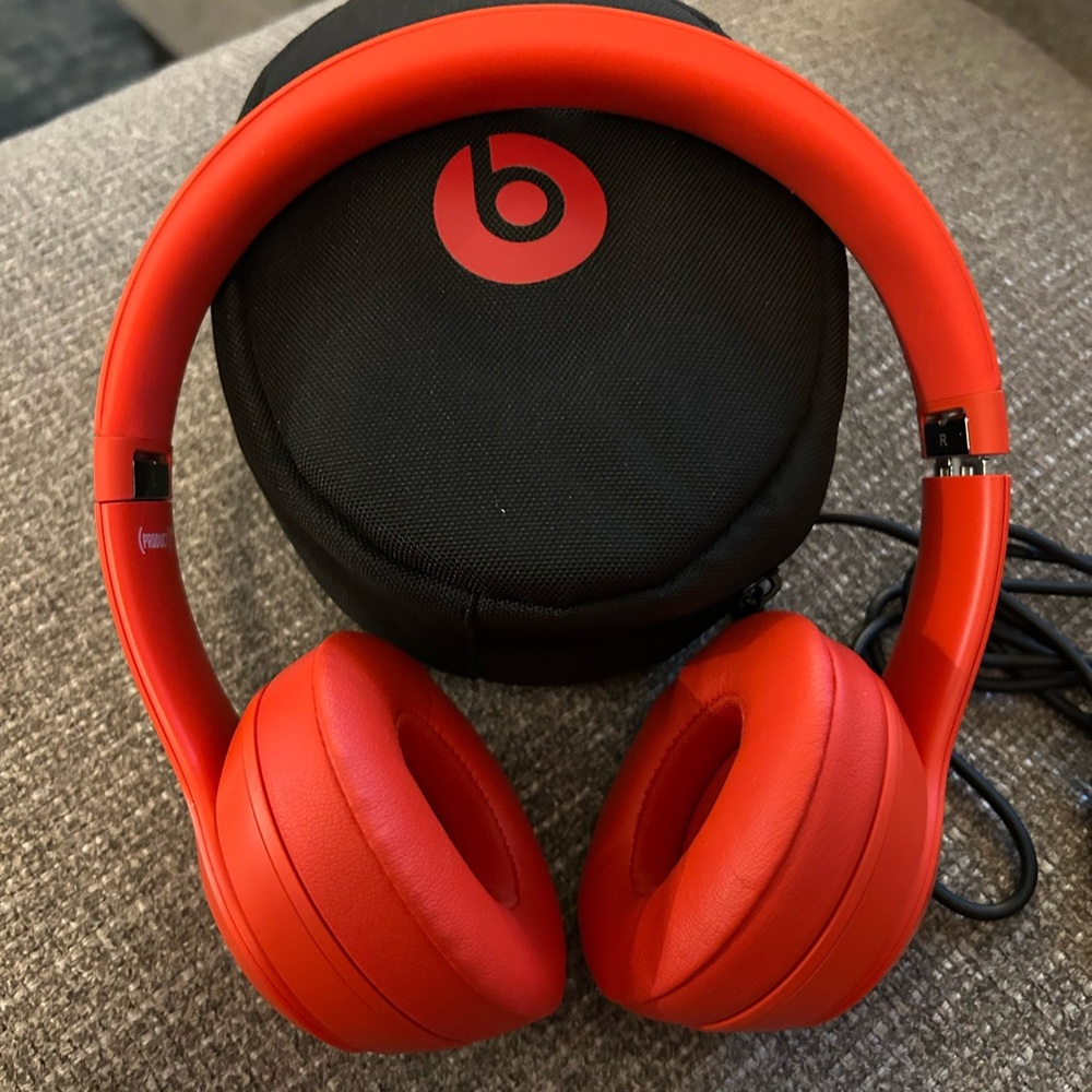 Beats Solo3 Wireless Headphones - Red